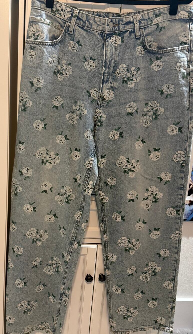 Wild Fable 90’s Relaxed Straight Jeans In white Floral sz 16 NWT